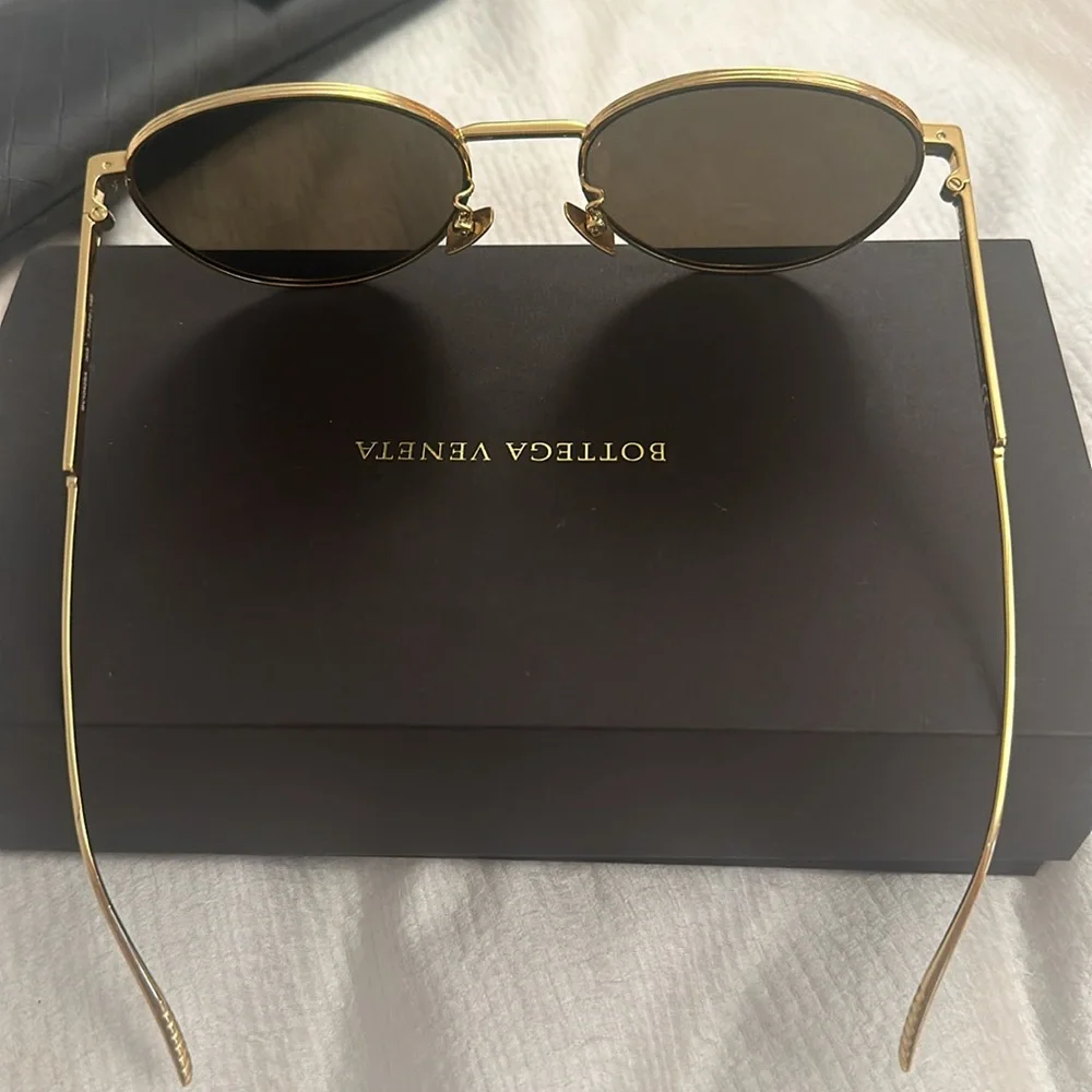Bottega Veneta gold mirrored sunglasses - Picture 3 of 6